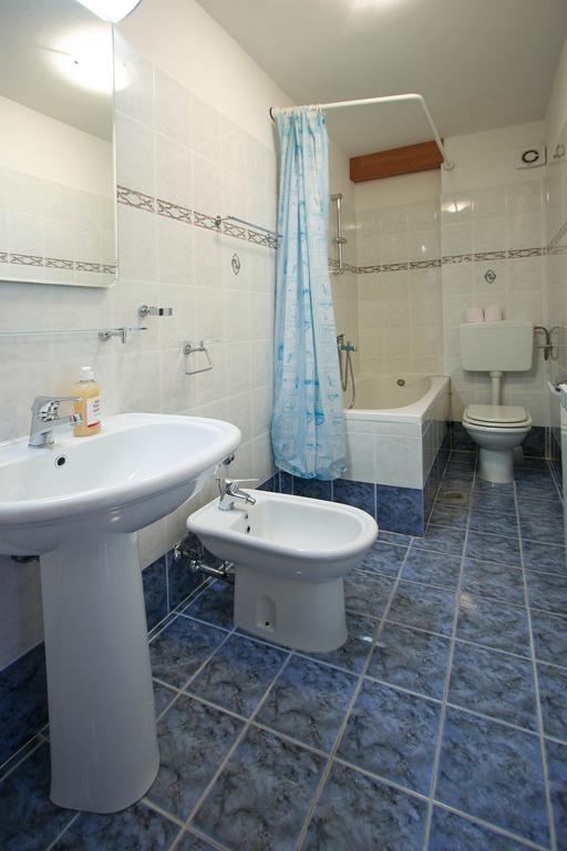 Apartments Ava Πόρετς Εξωτερικό φωτογραφία