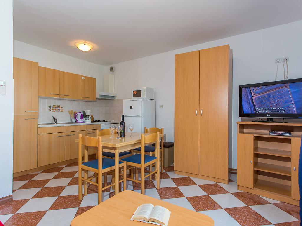 Apartments Ava Πόρετς Εξωτερικό φωτογραφία