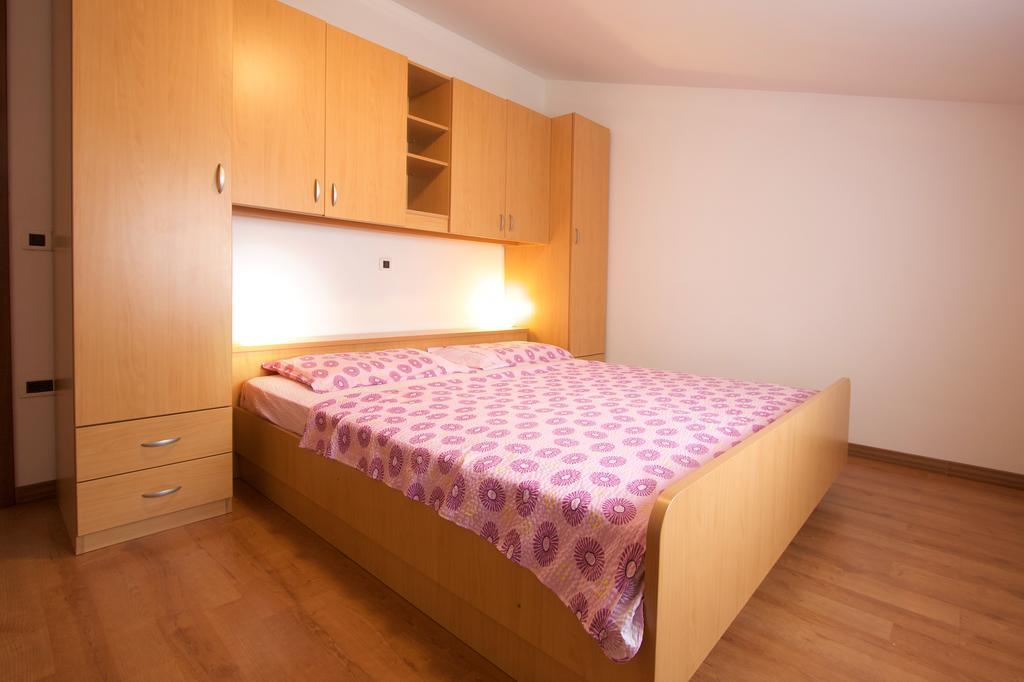 Apartments Ava Πόρετς Εξωτερικό φωτογραφία