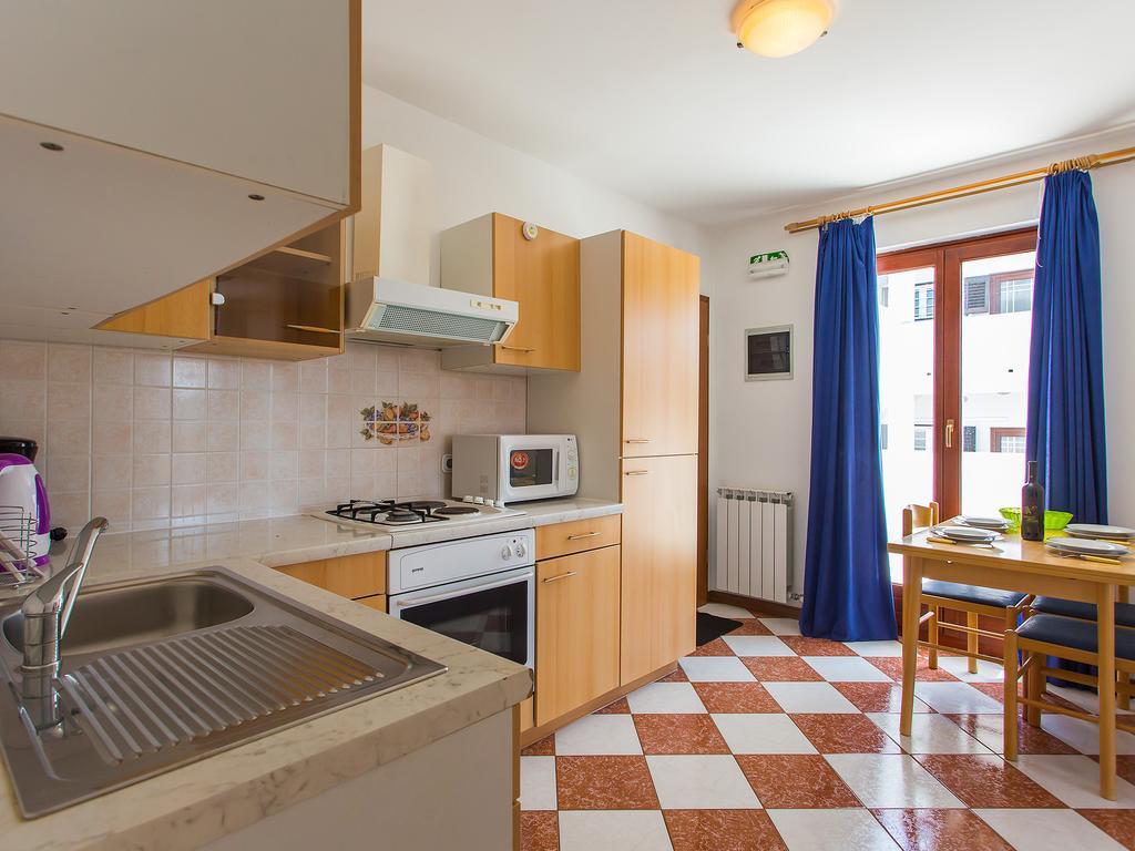 Apartments Ava Πόρετς Εξωτερικό φωτογραφία