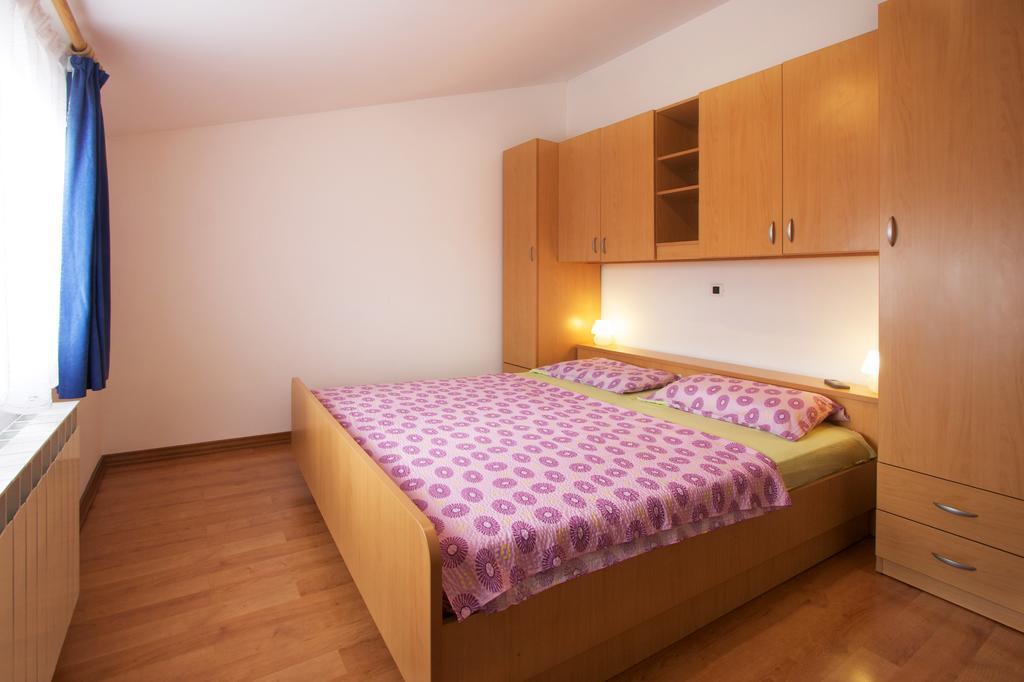 Apartments Ava Πόρετς Εξωτερικό φωτογραφία