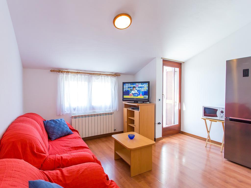 Apartments Ava Πόρετς Εξωτερικό φωτογραφία