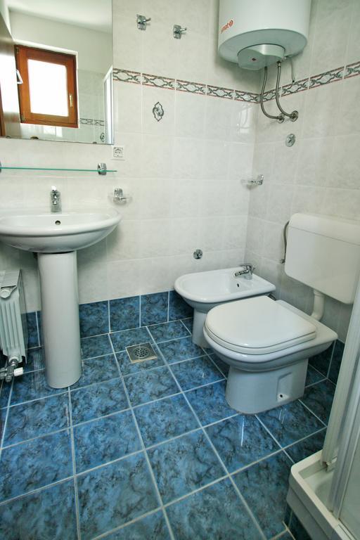 Apartments Ava Πόρετς Εξωτερικό φωτογραφία