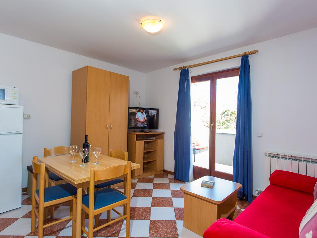 Apartments Ava Πόρετς Εξωτερικό φωτογραφία