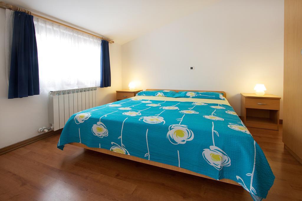 Apartments Ava Πόρετς Εξωτερικό φωτογραφία