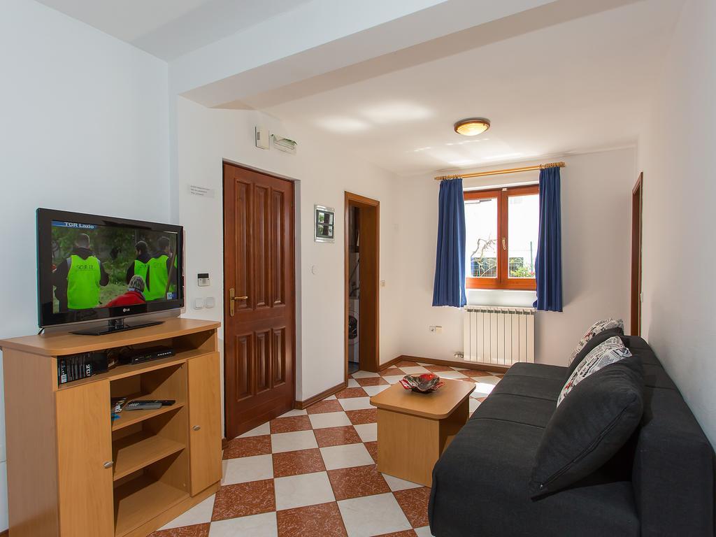 Apartments Ava Πόρετς Εξωτερικό φωτογραφία