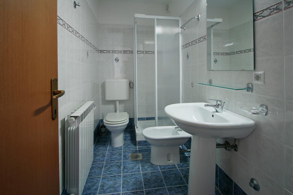 Apartments Ava Πόρετς Εξωτερικό φωτογραφία