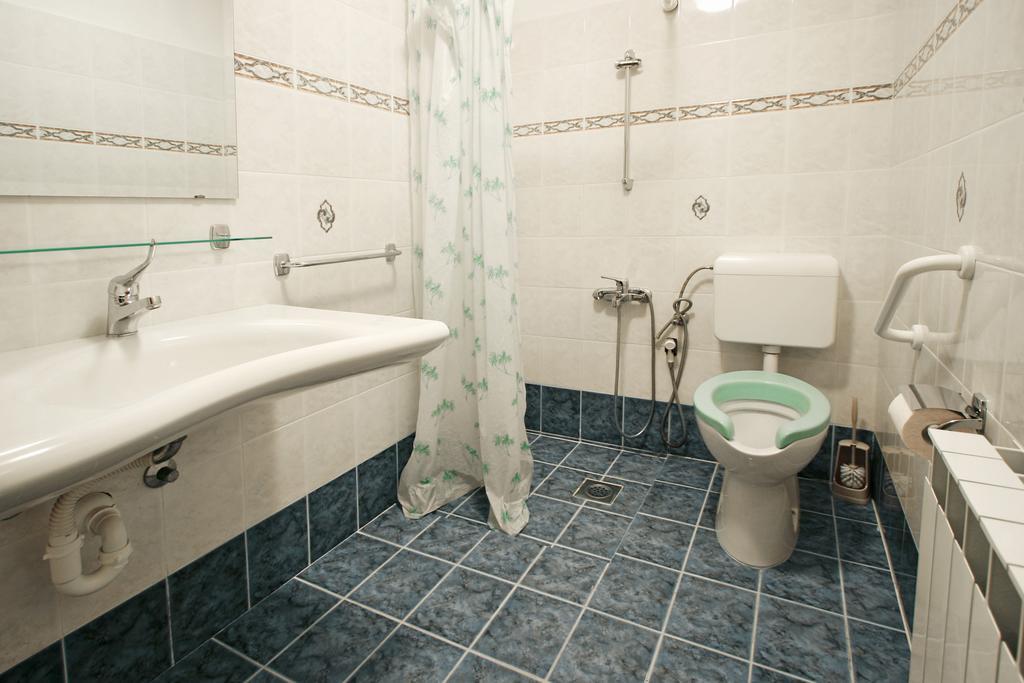 Apartments Ava Πόρετς Εξωτερικό φωτογραφία