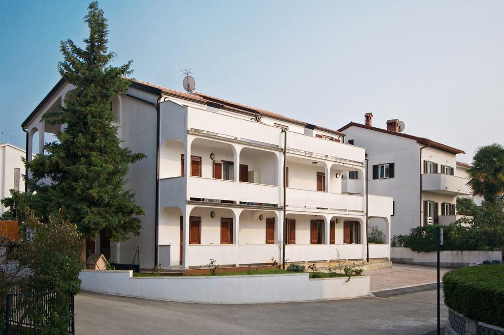 Apartments Ava Πόρετς Εξωτερικό φωτογραφία